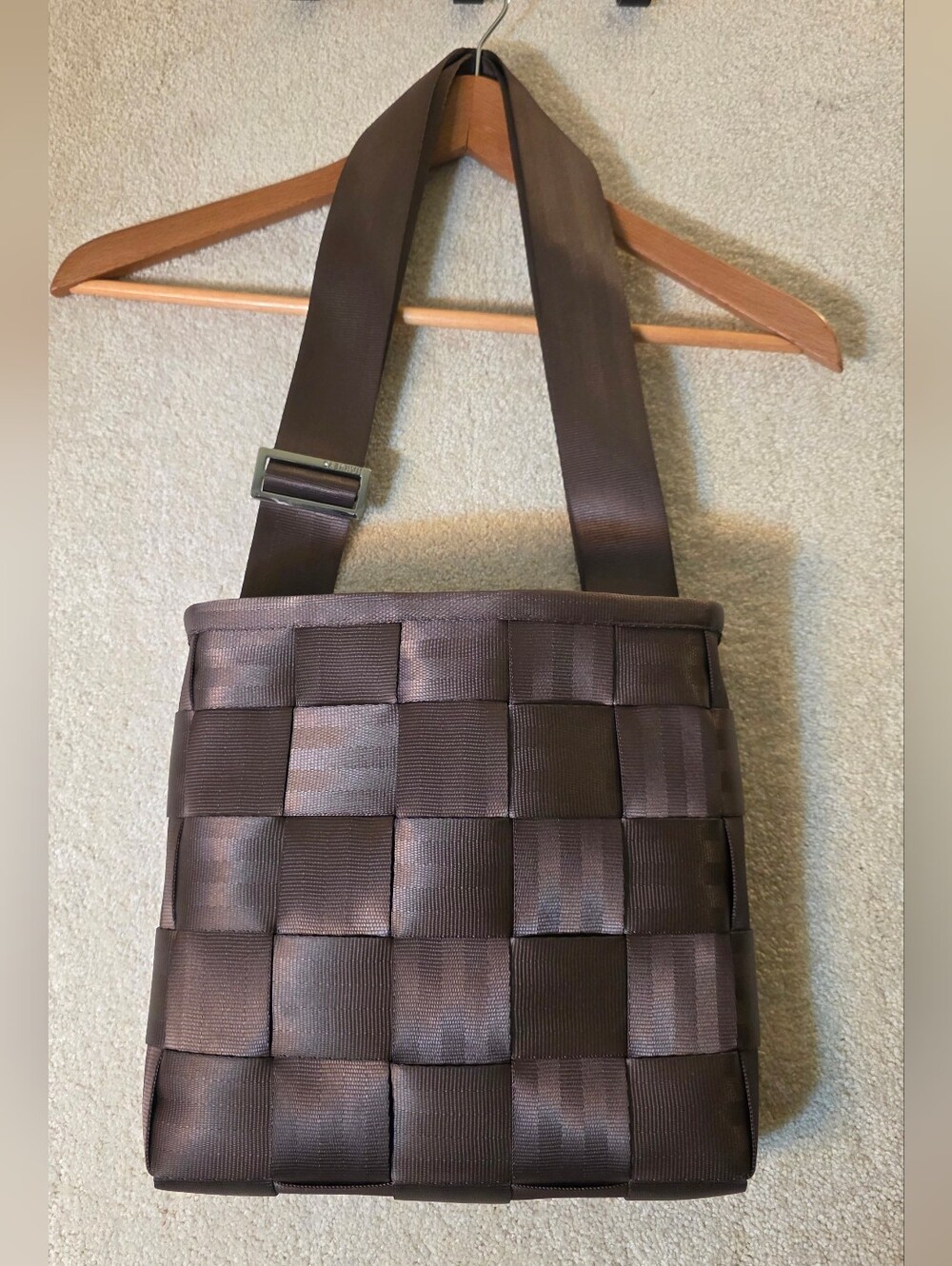 Harvey's Iconic Seatbelt Shoulder Bag Taupe/Brown Crossbody Adjustable Strap